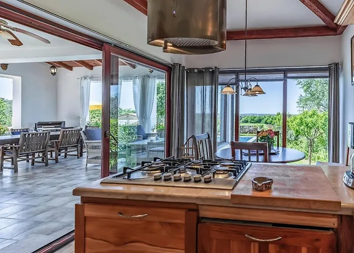 Villa Novela By Istrialux